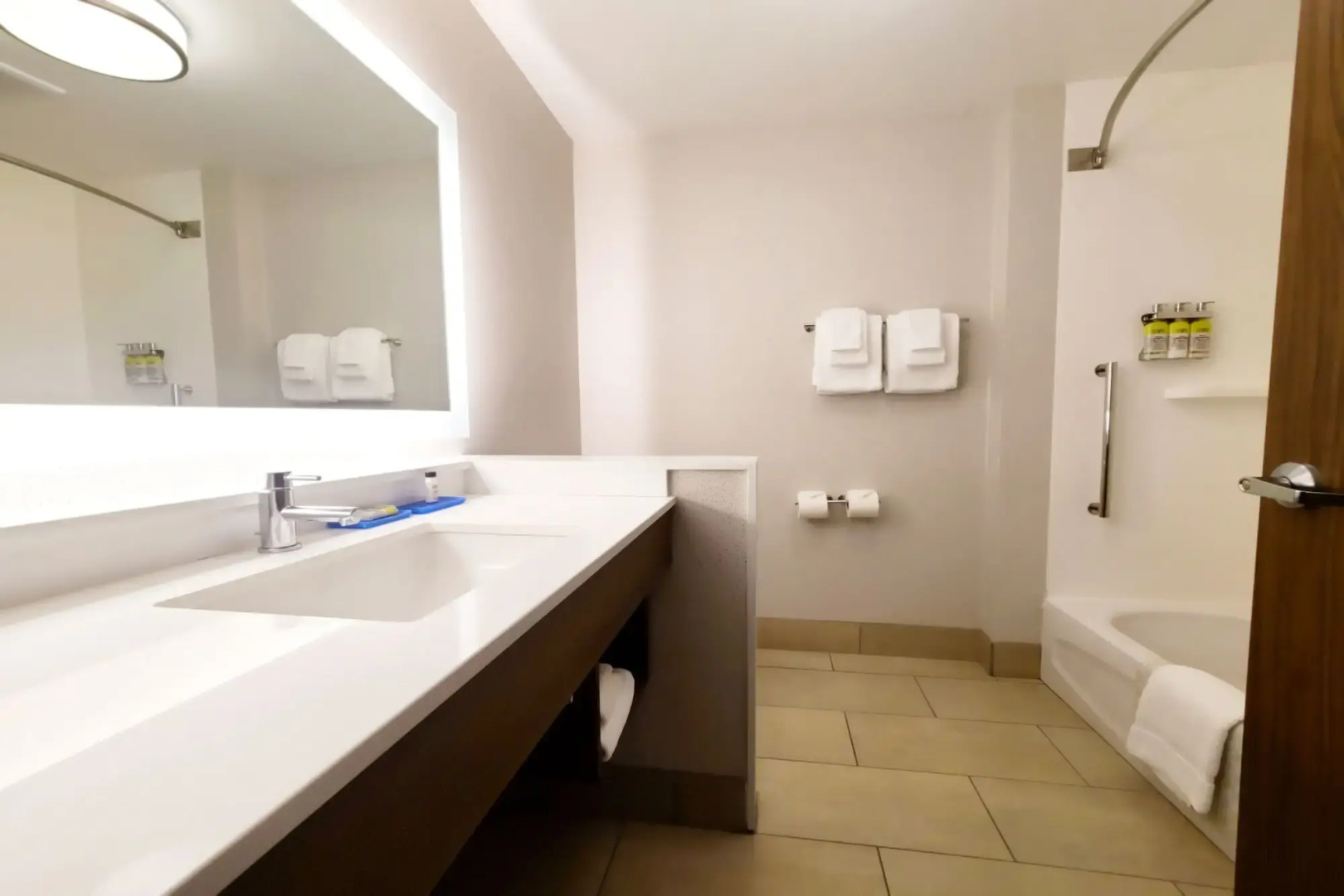 Holiday Inn Express & Suites Salem North - Keizer by IHG