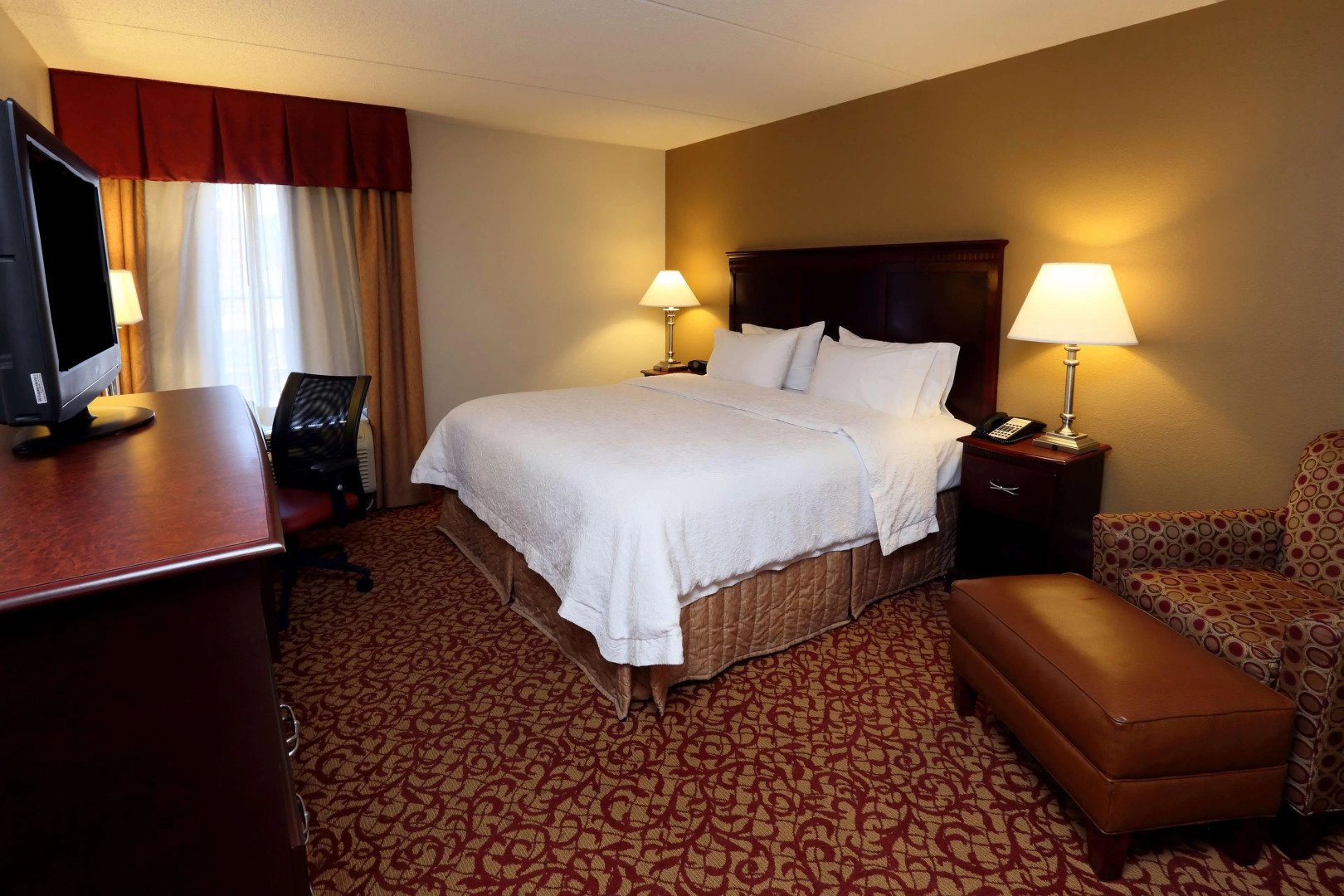 Hampton Inn & Suites Charlottesville-At the University