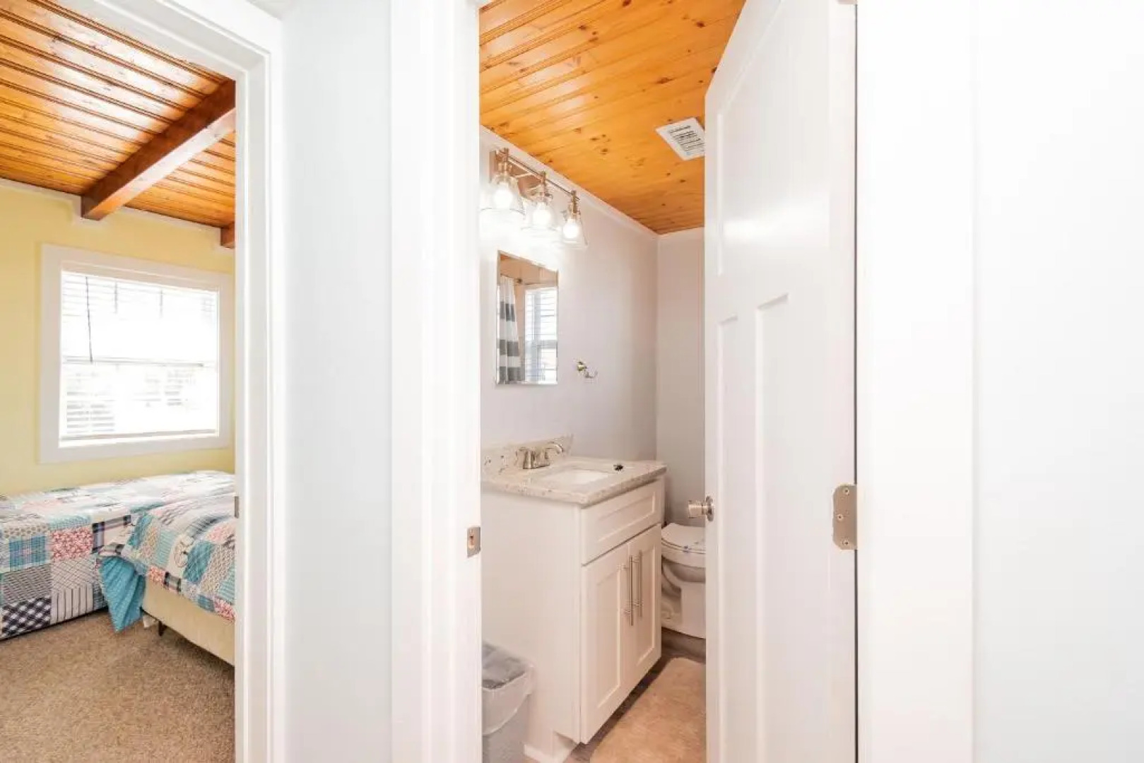 Chill'ax Inn by Oak Island Accommodations