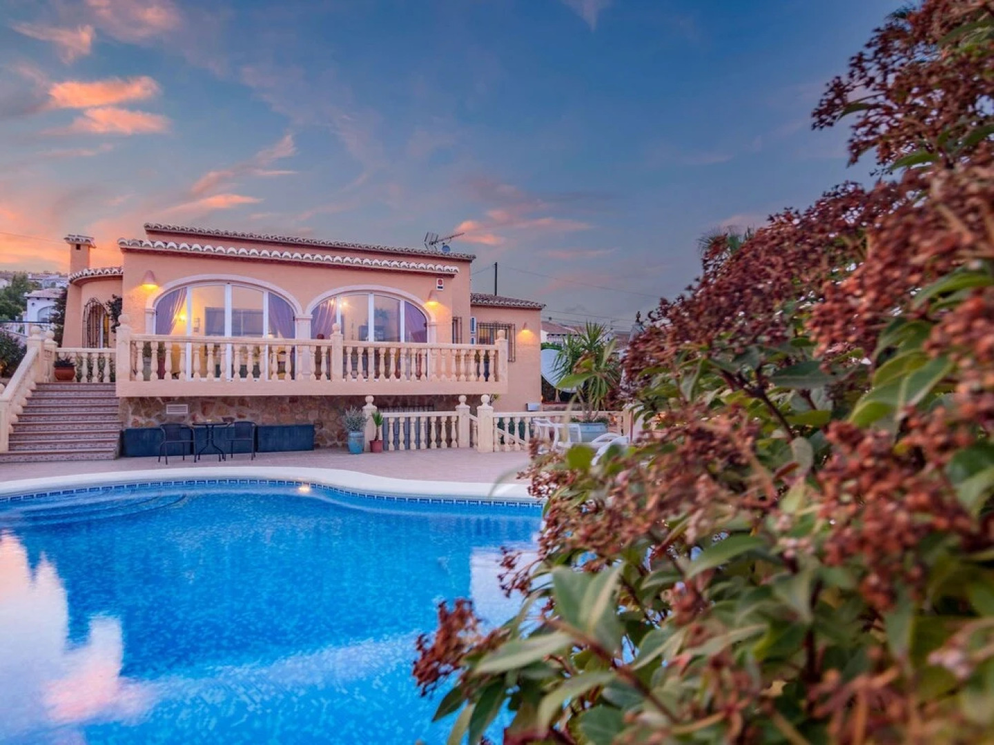 Villa With Very Spacious Terrace, Beautiful View of the Mountains & Private Pool