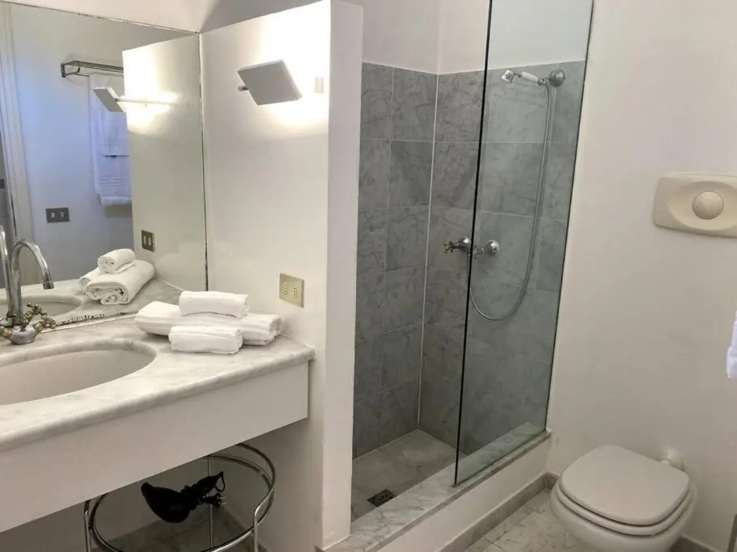 Beautiful apartment with direct access to Lake Lugano