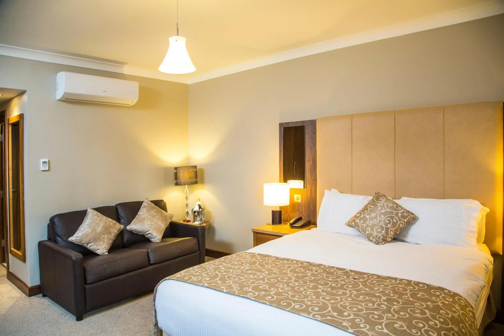 Riverside Park Hotel and Leisure Club