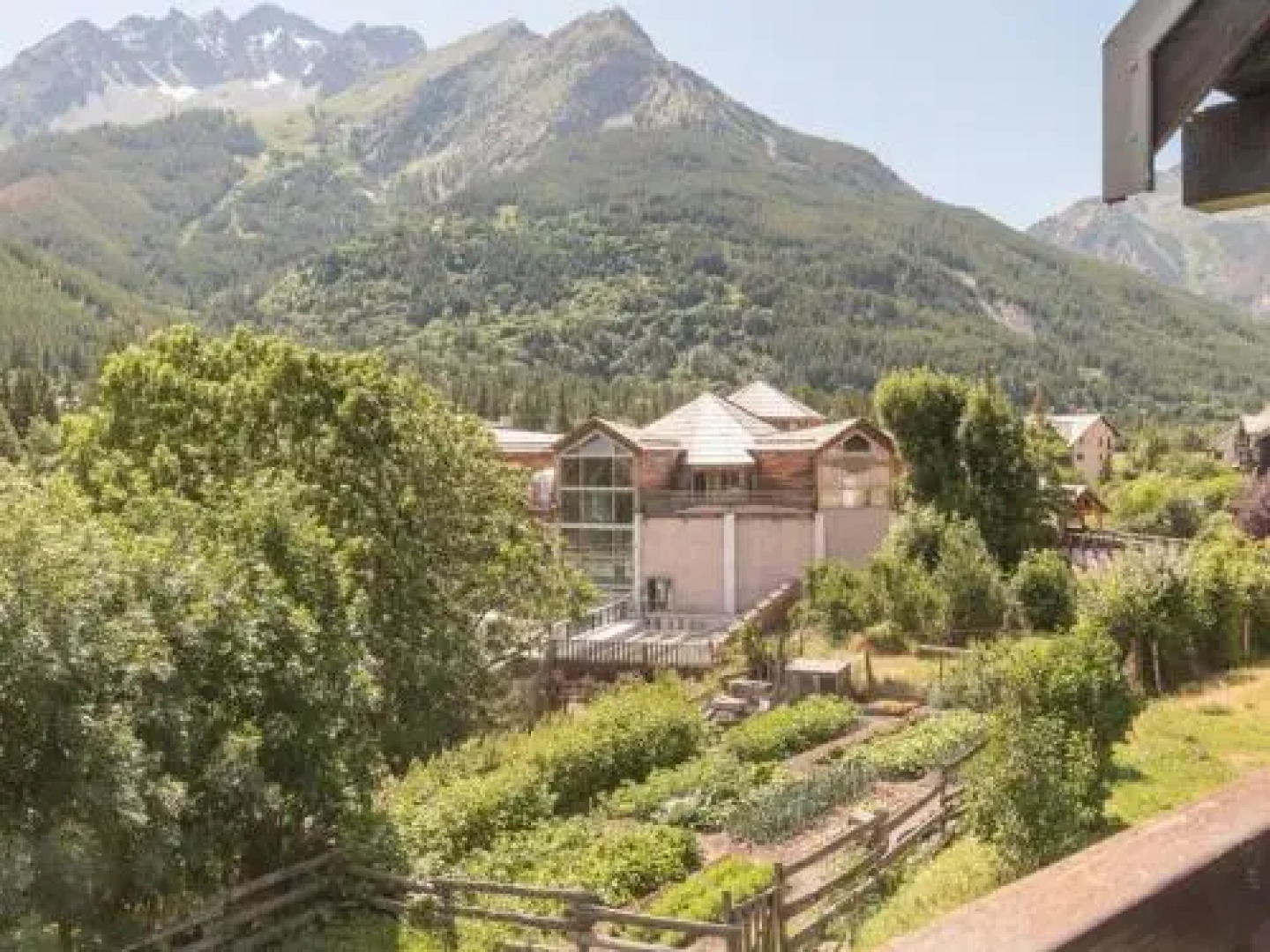 Apartment Roche Colombe