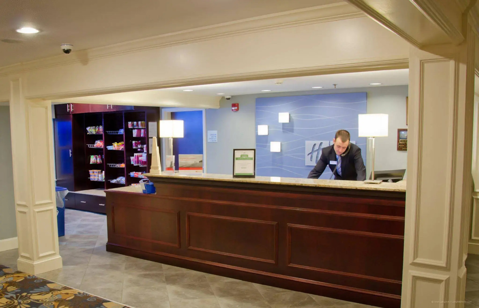 Holiday Inn Express & Suites Merrimack by IHG