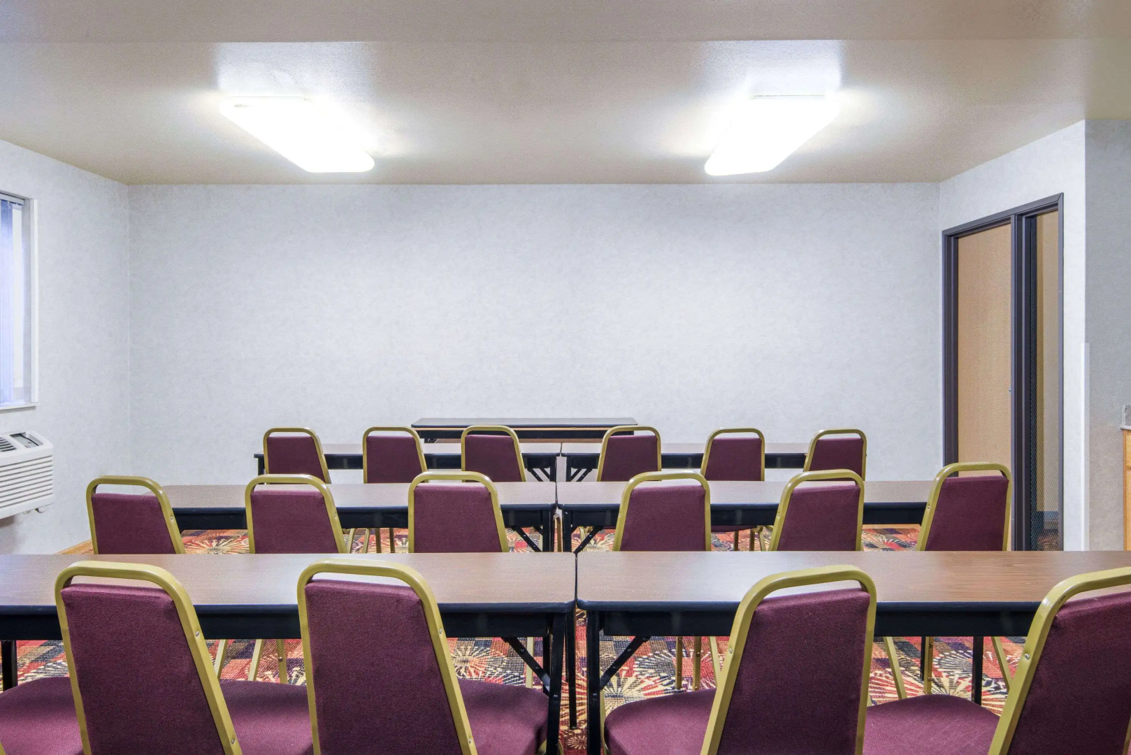 Super 8 by Wyndham Wheeling WV