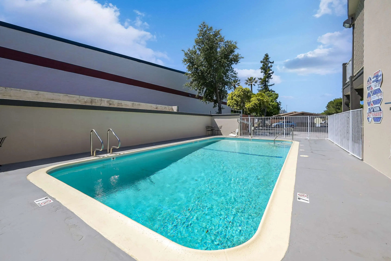 Econo Lodge Woodland near I-5