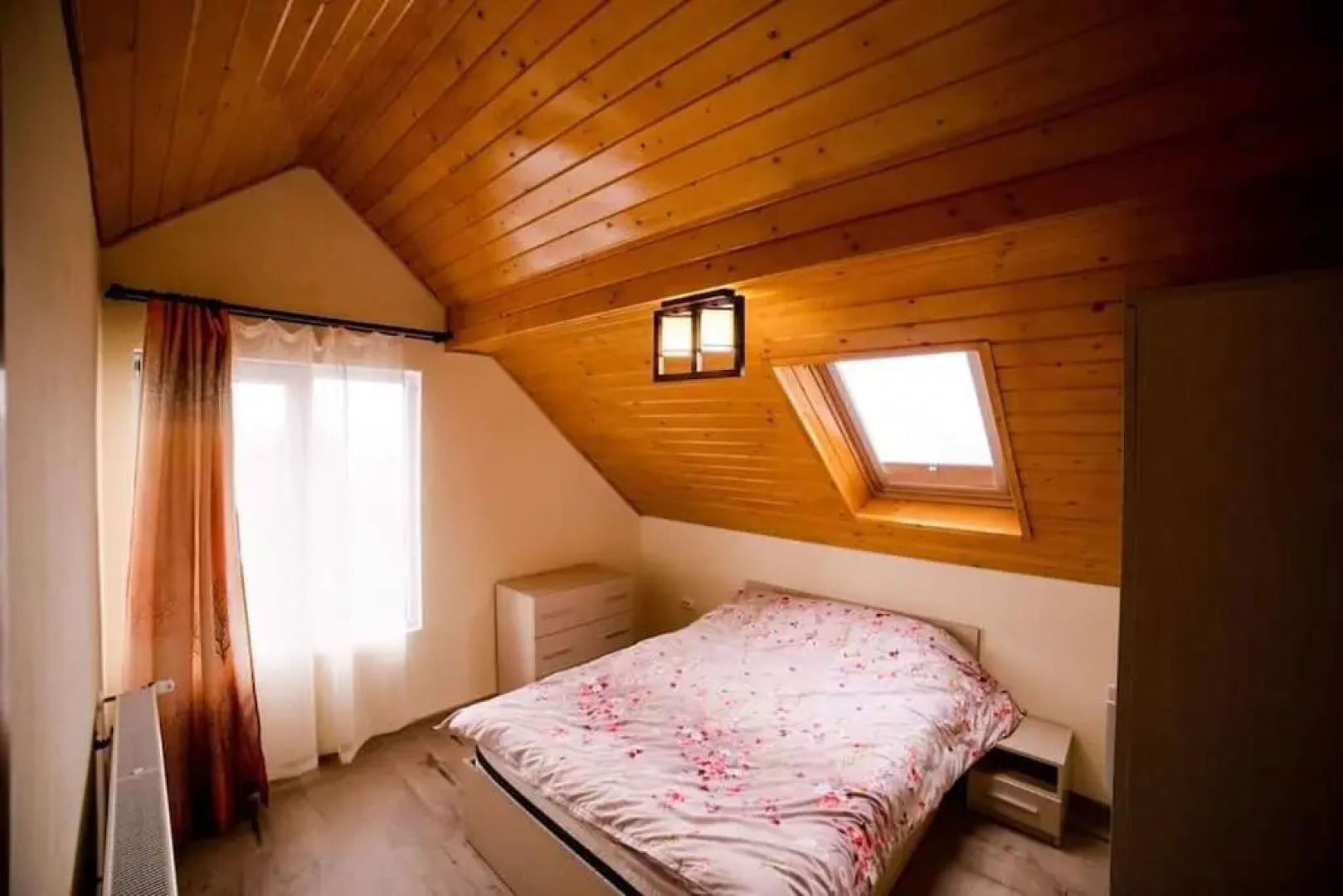 Cheerful 6-bedroom villa with indoor fireplace - price for entire property