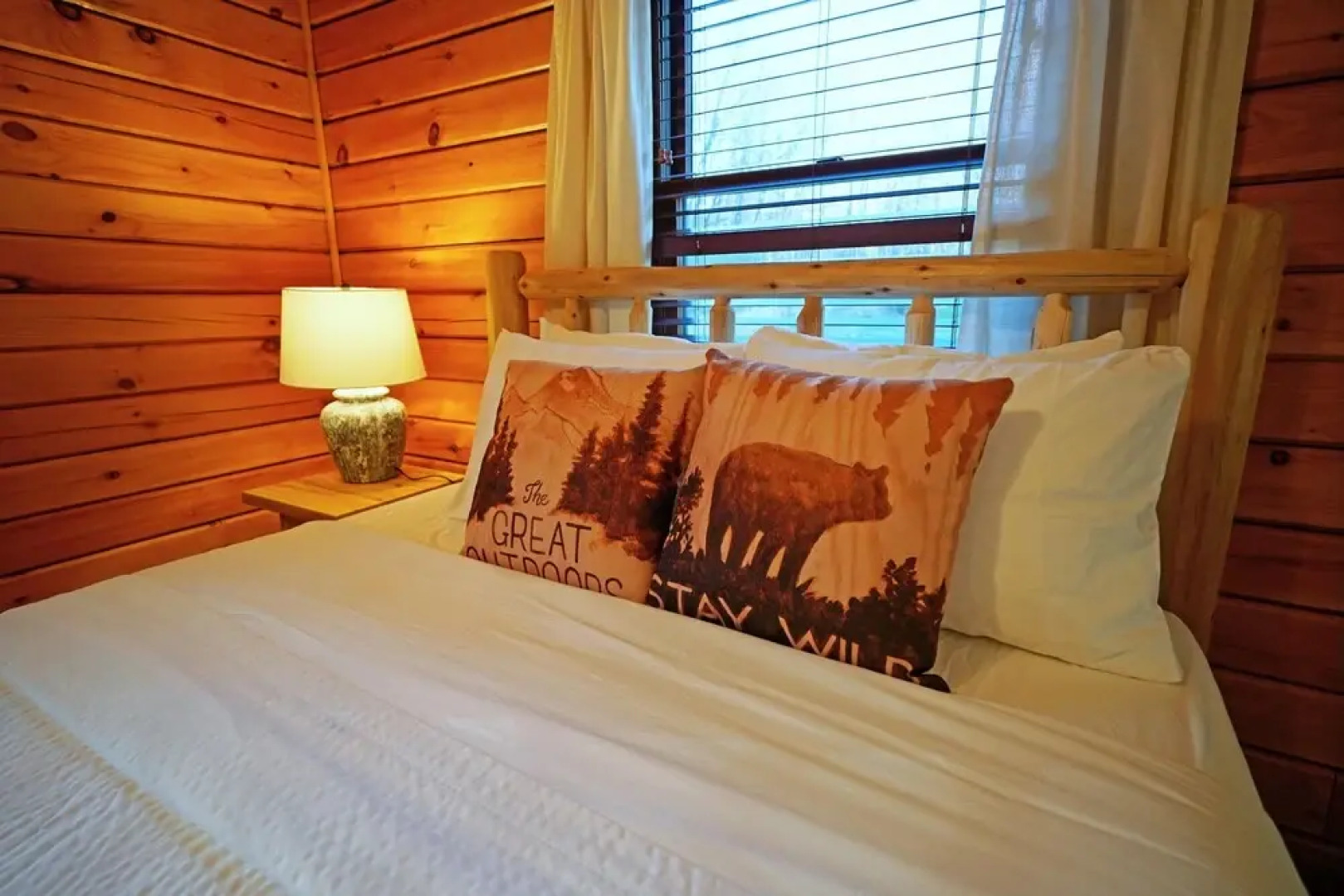 Lazy Bear Lodge ~ Mountain Views ~ Pool Table