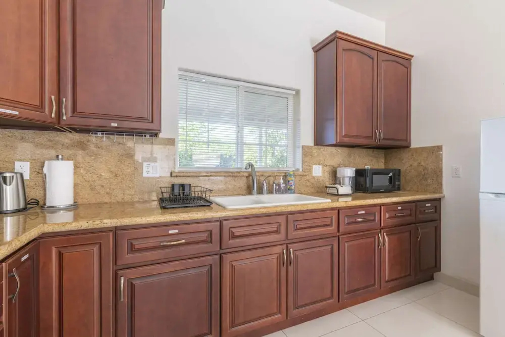 Elegant Retreat Modern Comforts, Prime Location