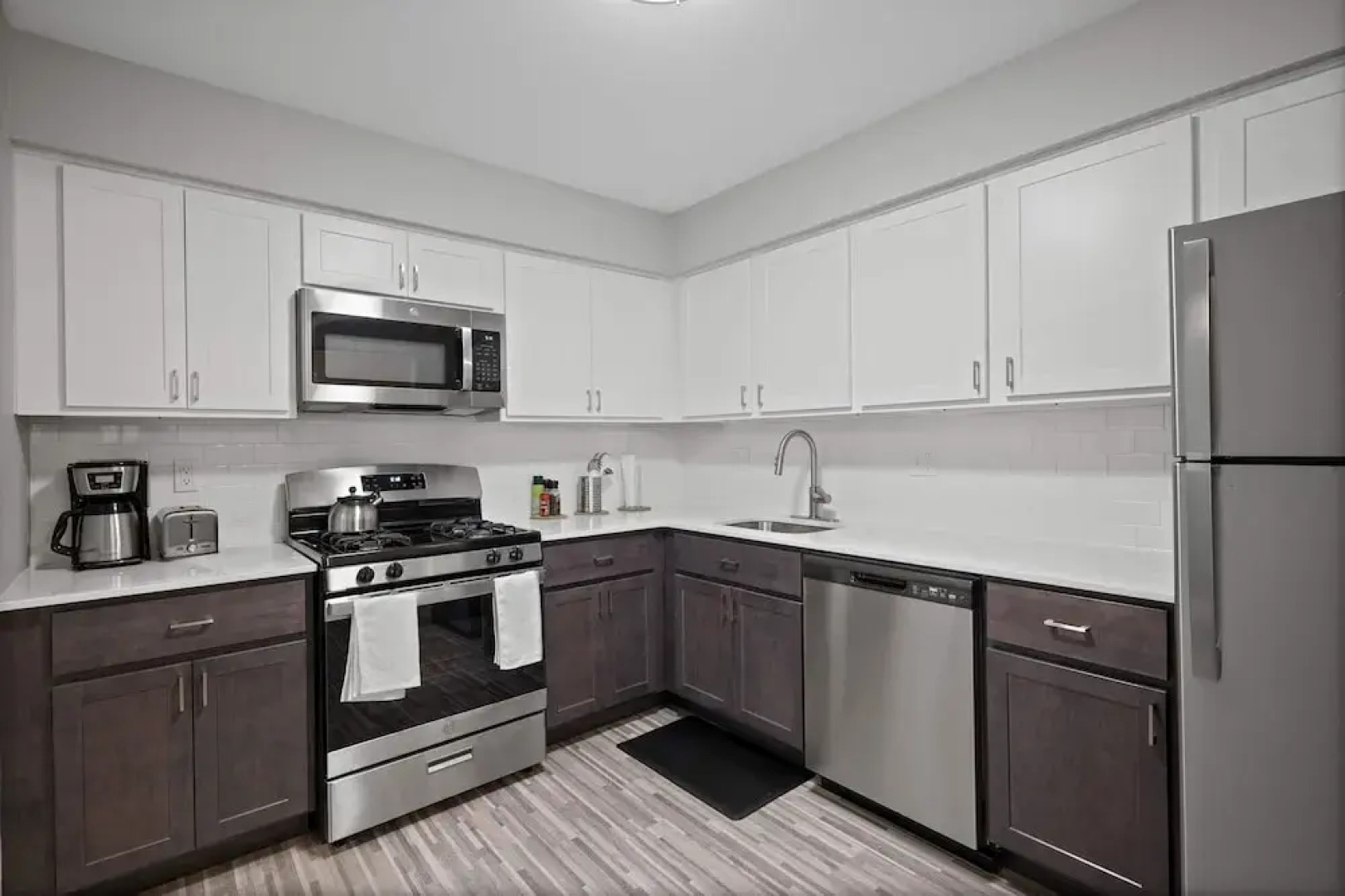 Inviting 2BR 2BA Unit in Rochester Hills