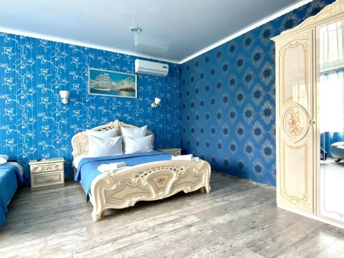 Hotel Royal (Отель Роял)