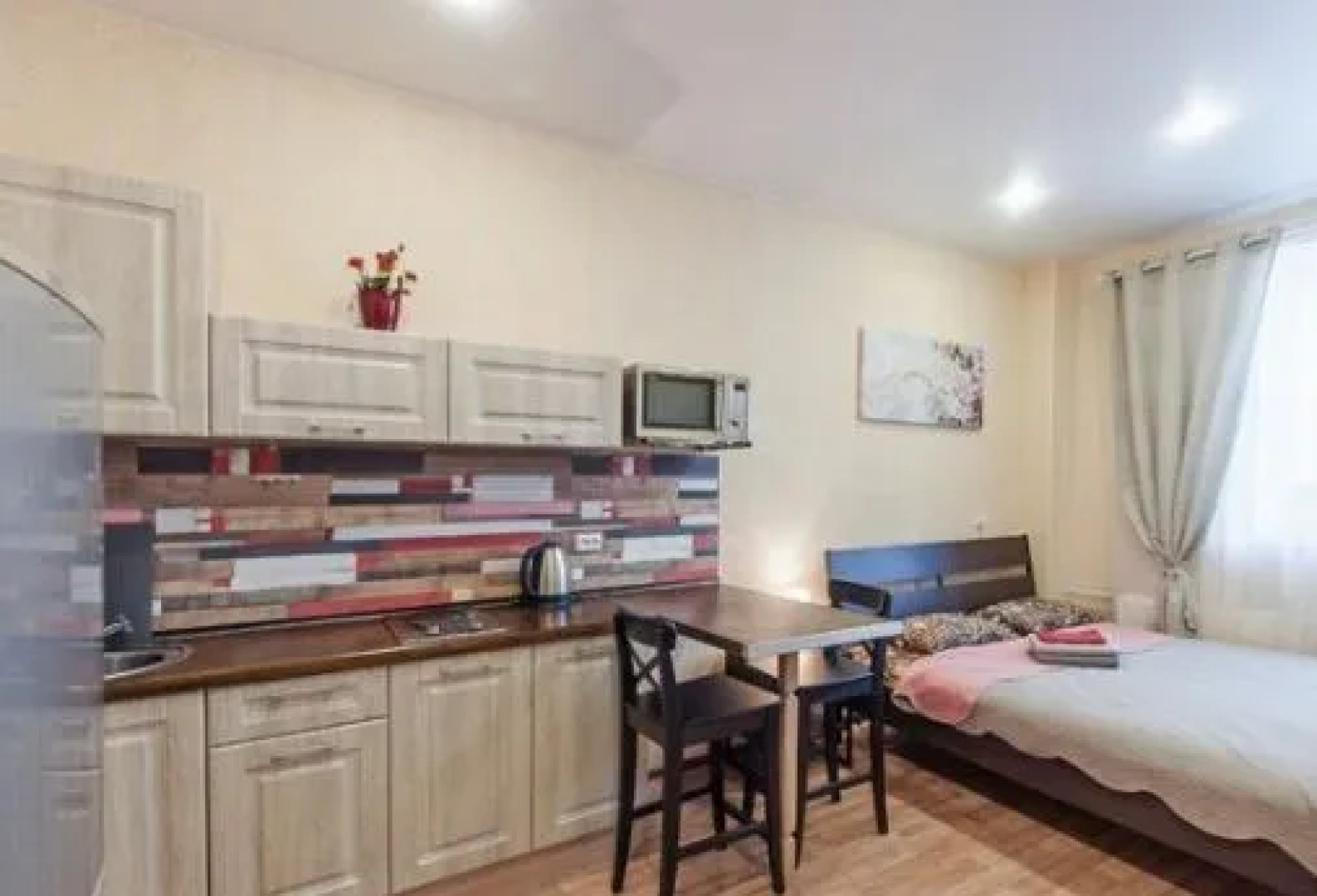 Какаду на Охтинской аллеи, д. 6