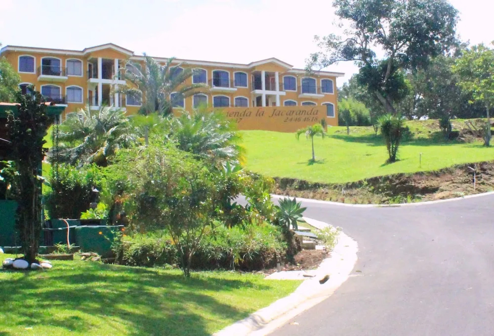 La Jacaranda Luxury Condos