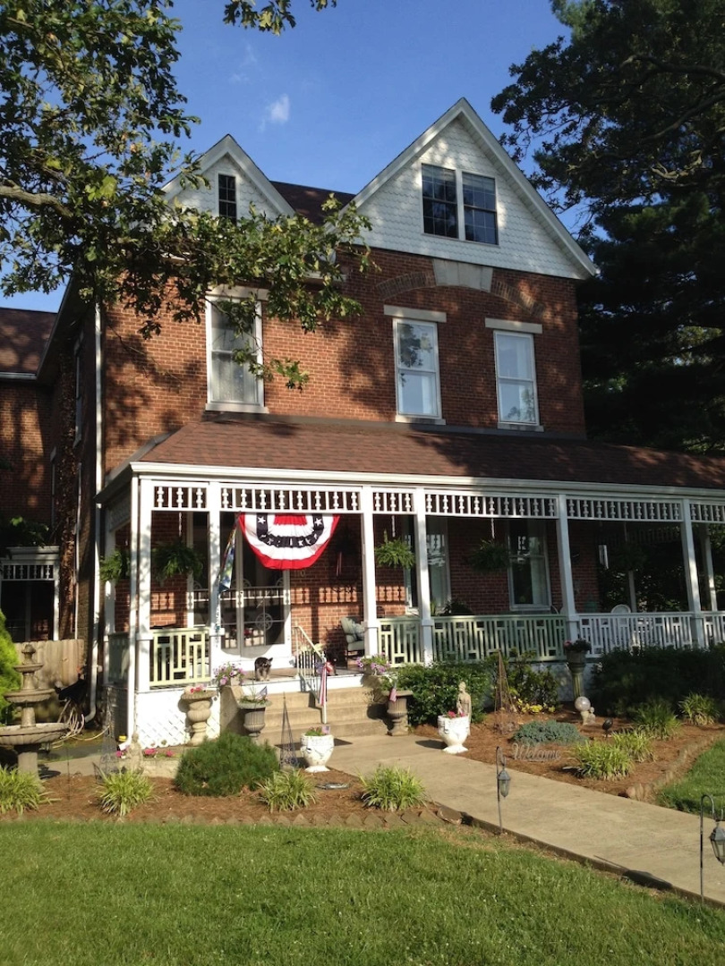 Victorian House Bed & Breakfast