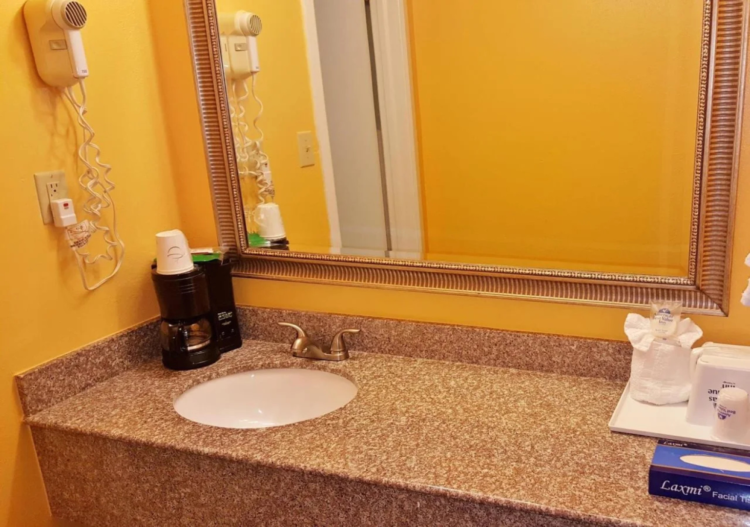 Hilcrest Inn & Suites