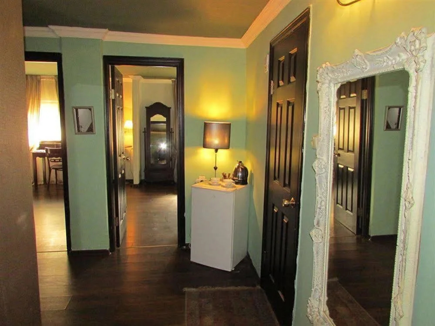 Nina Cafe Suites Hotel