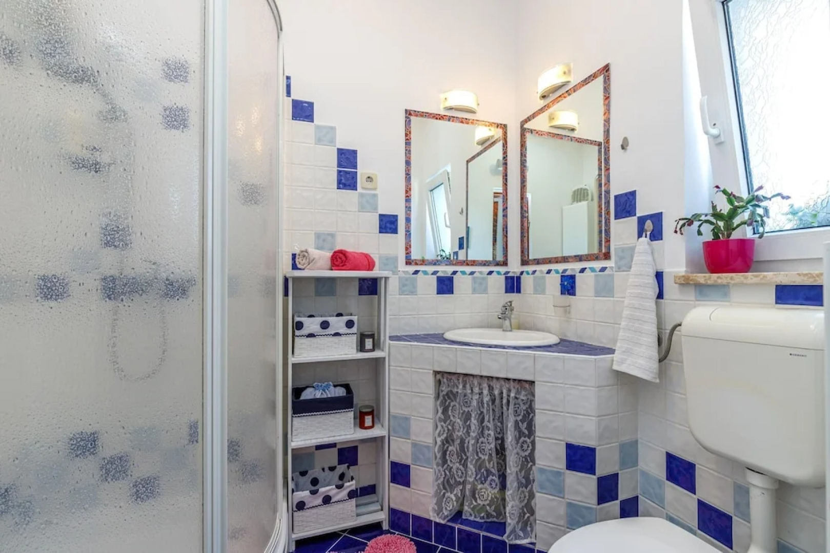 Cozy Home With Private Garden