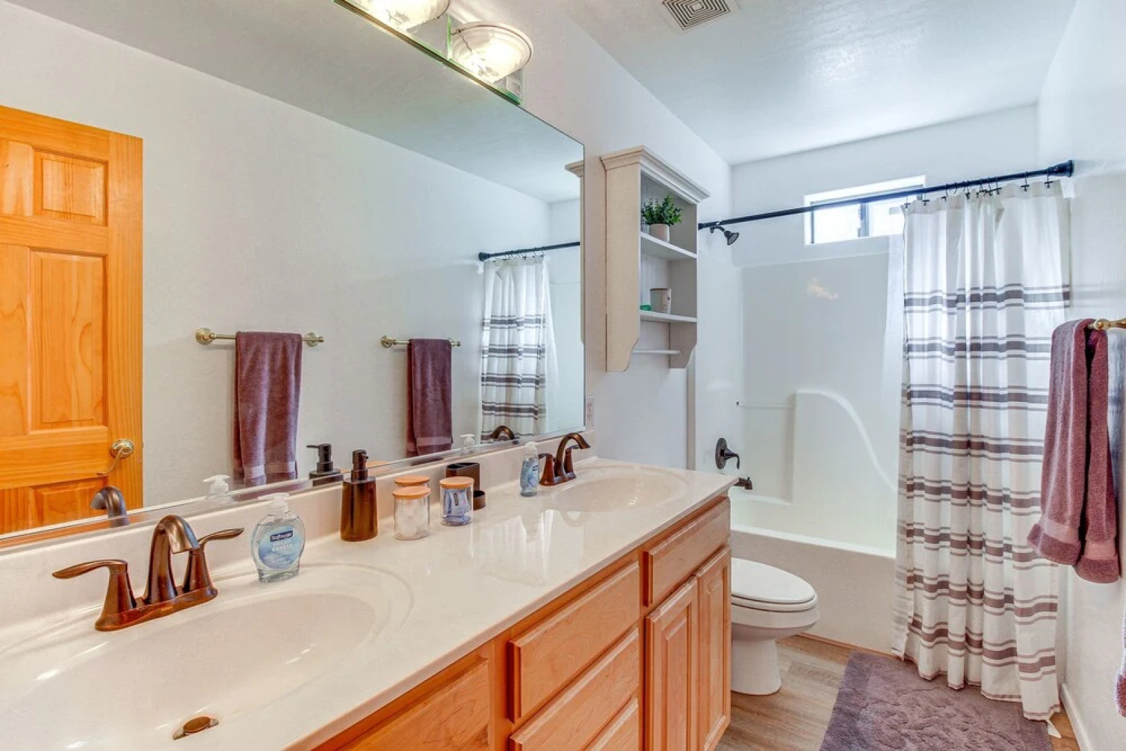 Pet-friendly Cabin w/ Fire Pit in Pinetop!