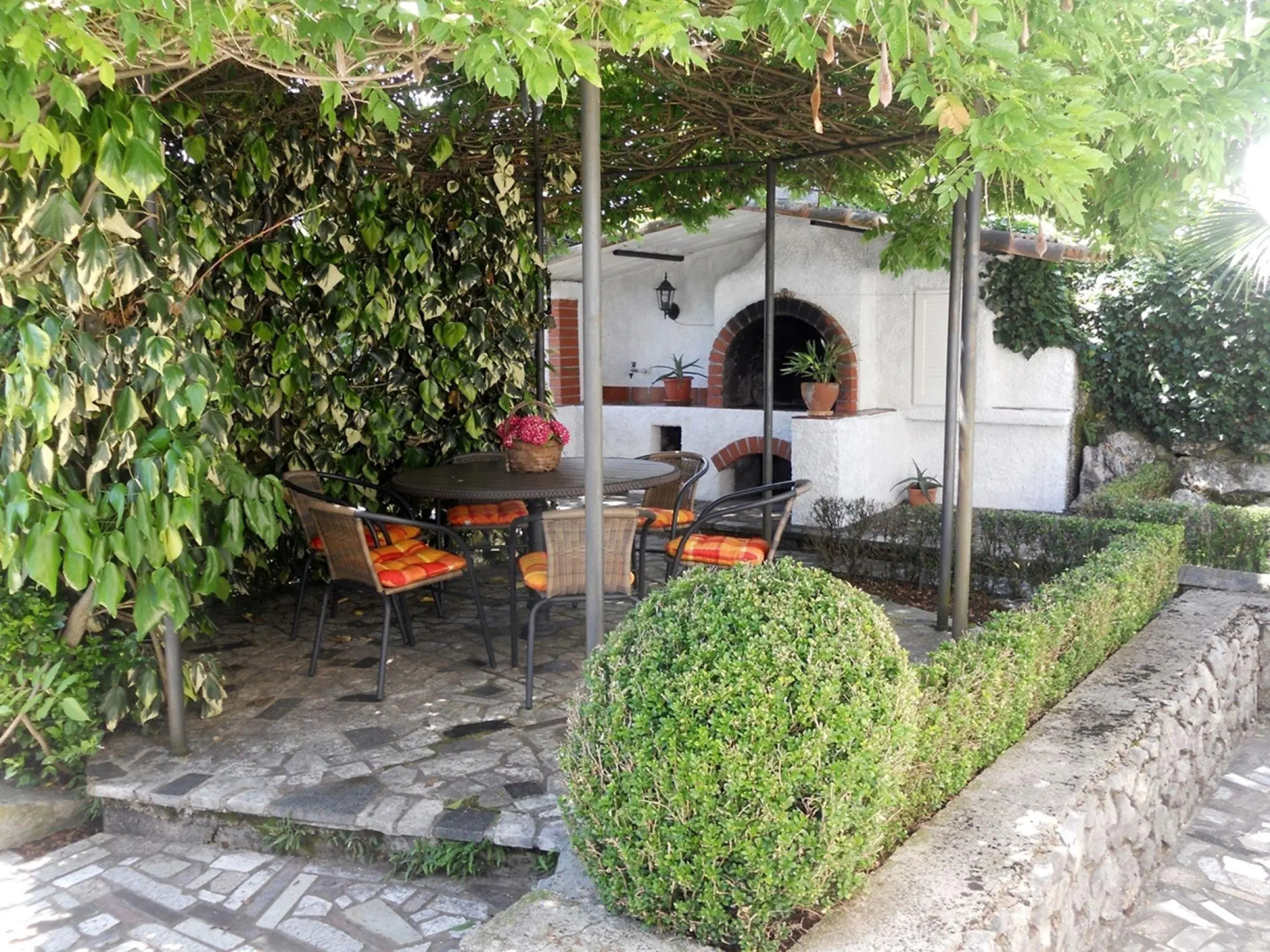 Spacious Apartment With Terrace & Outdoor Kitchen Surrounded by a Garden