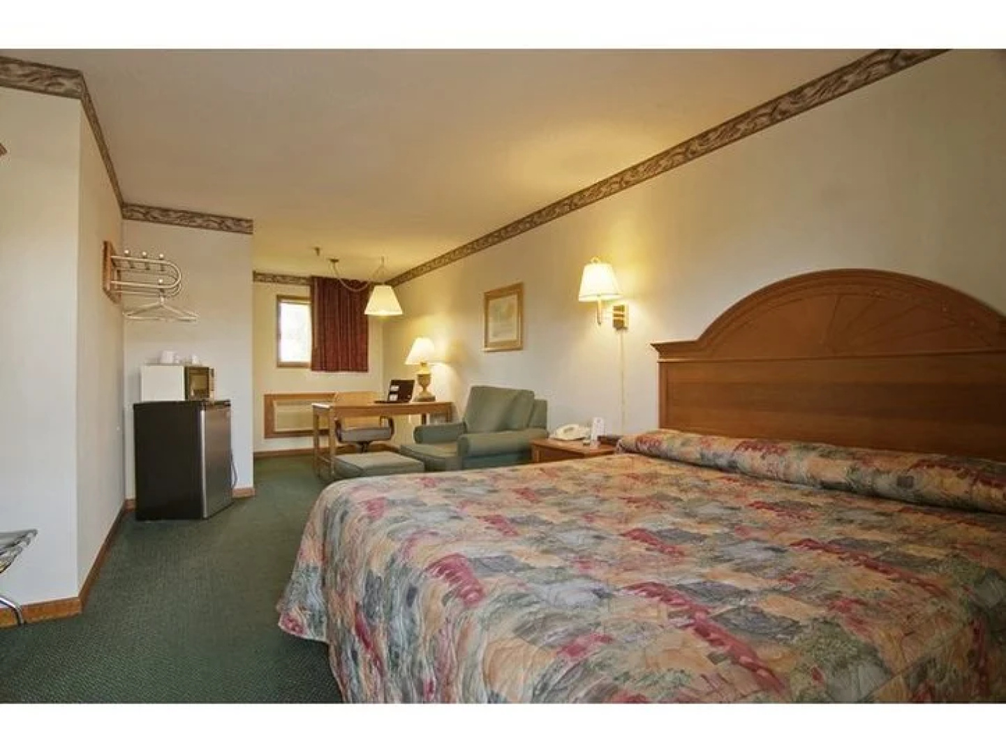 Americas Best Value Inn - Branford