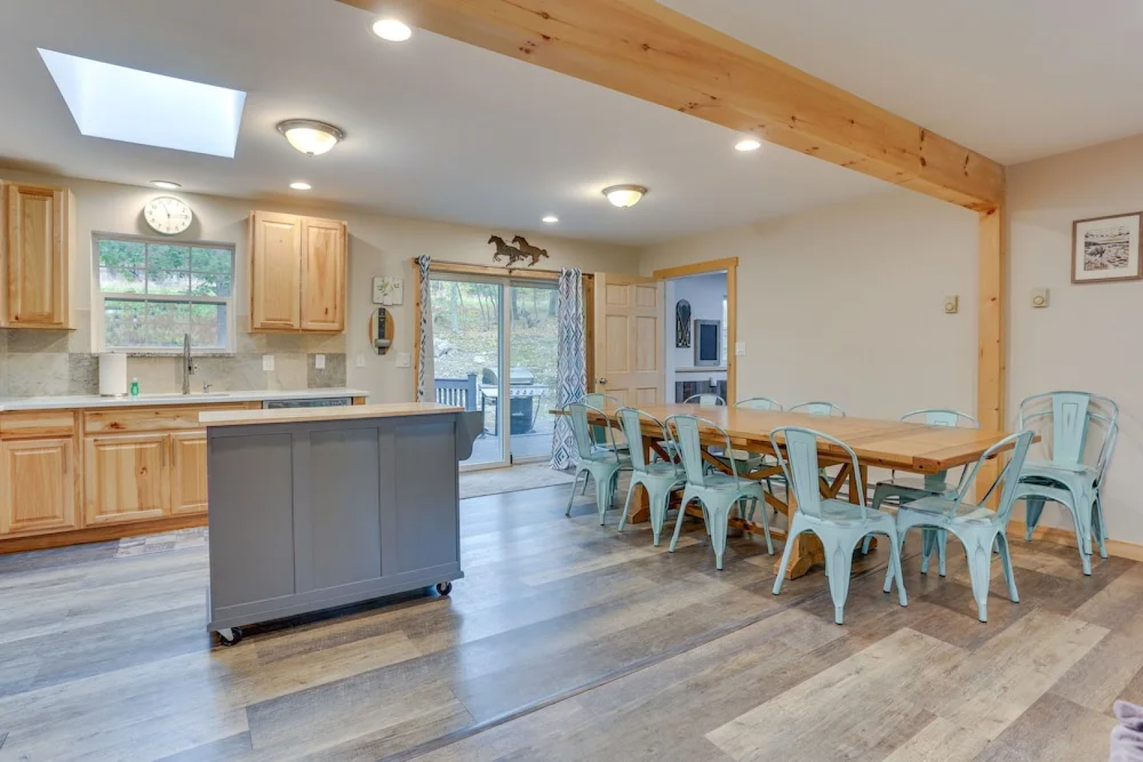 Hot Tub & Pool Access: Year-round Pocono Retreat!