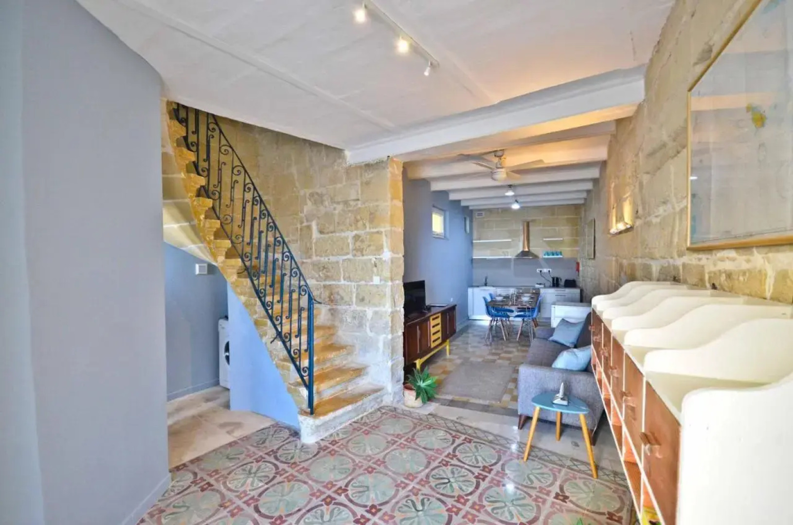 Eight Point Living 6B