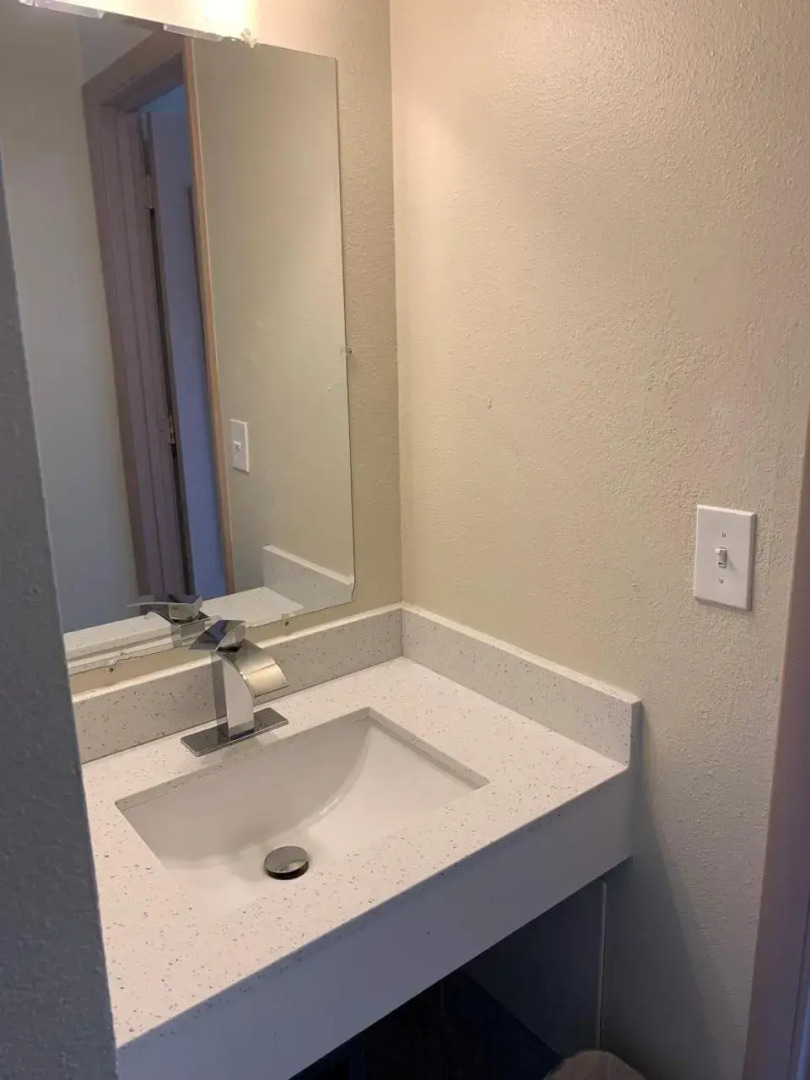 Americas Best Inns Iron Mounta