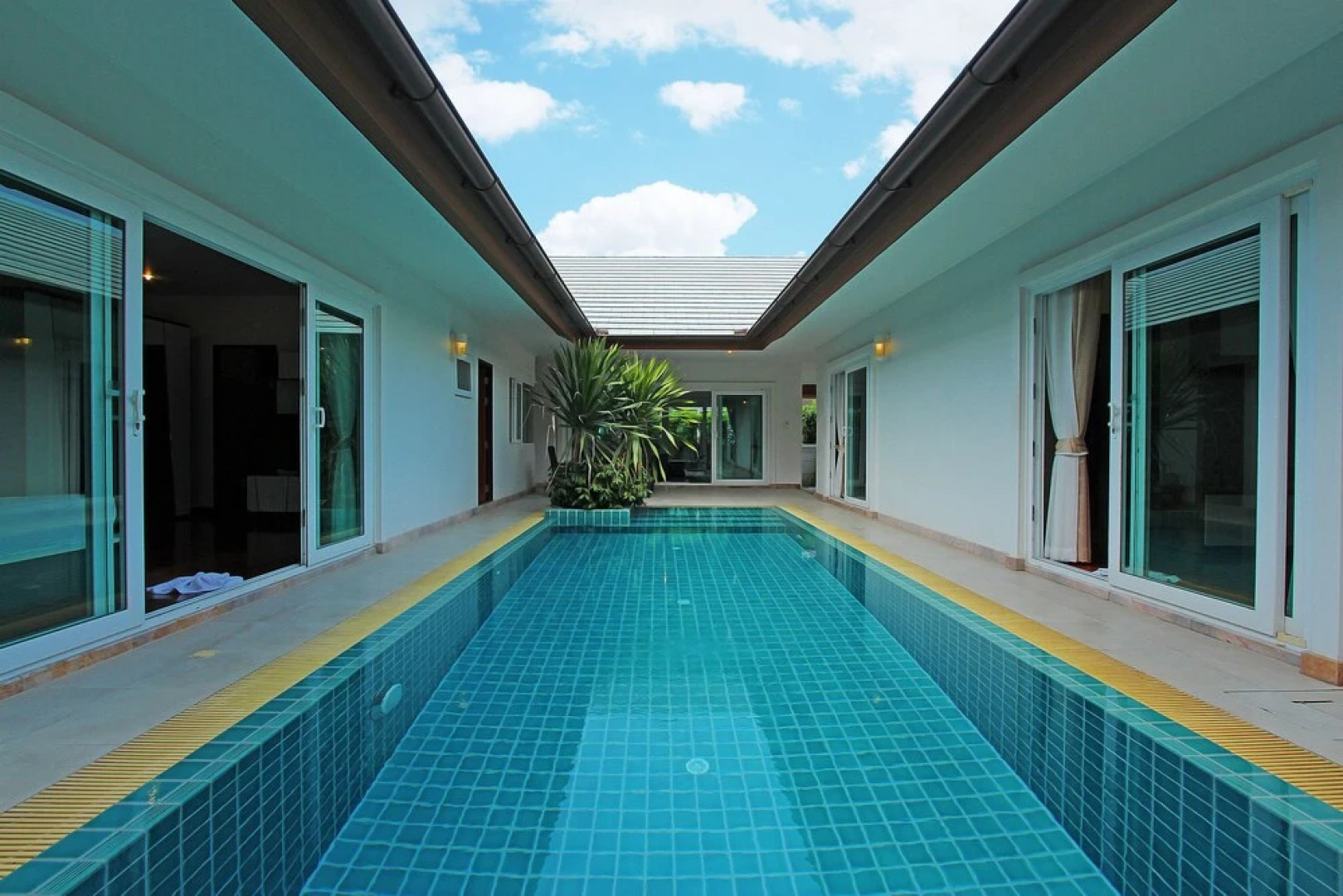 Rossawan Pool Villa