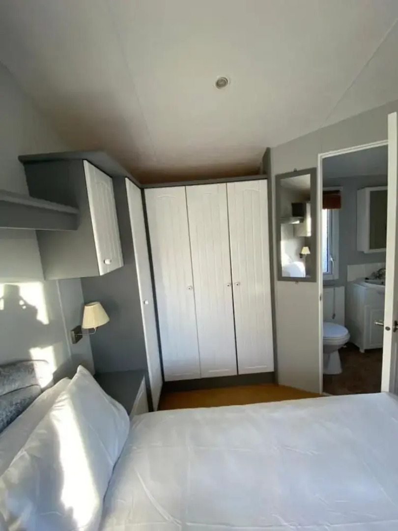 Immaculate 2-bed Static Caravan Near the Lake
