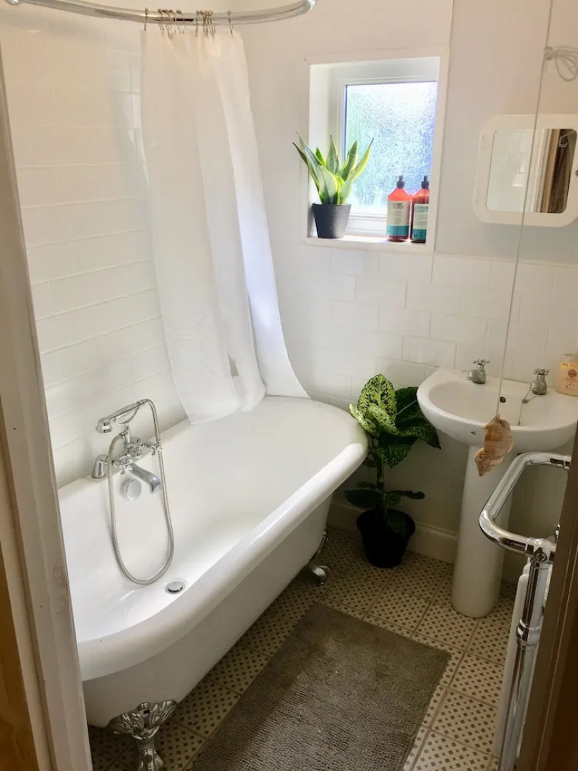 5 bedroom Seaside Townhouse Beautifully Renovated