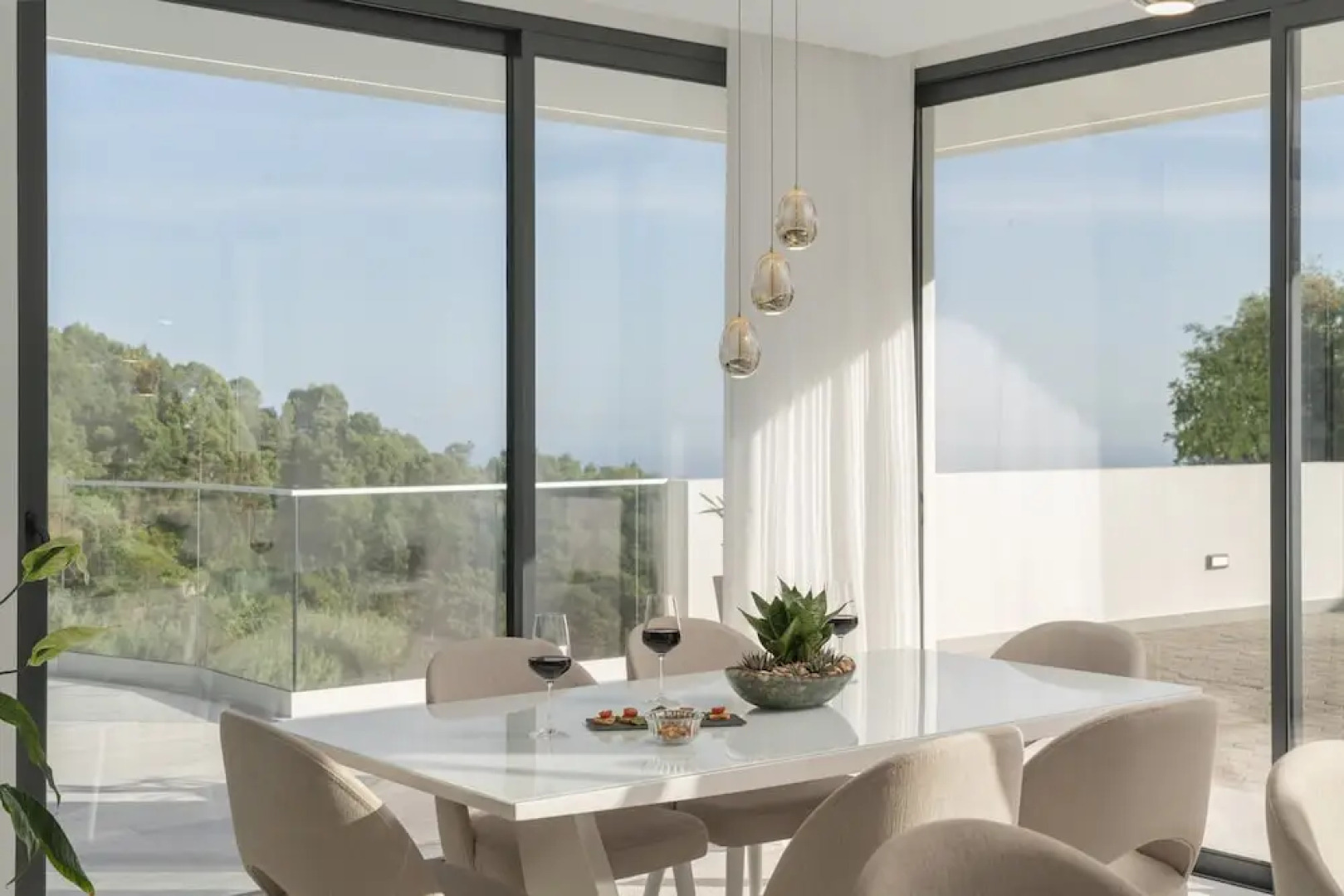 Sun, Pool and Comfort, The White House