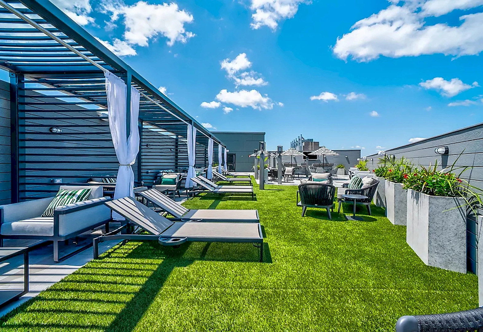 Luxurious 2BR - 2Bath W/ Gym | Downtown at Yale