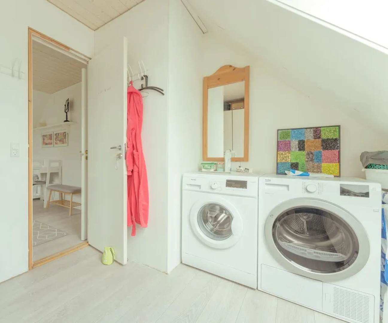 Great 3 BR Loft Apt - Views-Free Parking