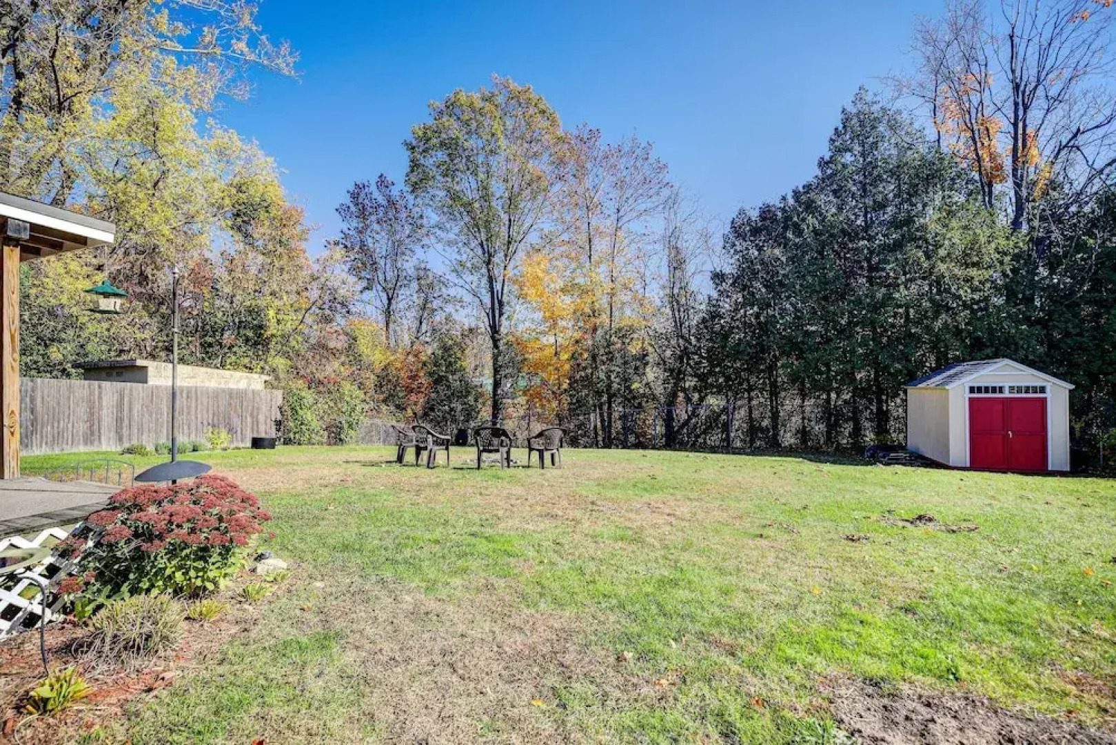 'house of Art' Group Escape By Parks & Lake!