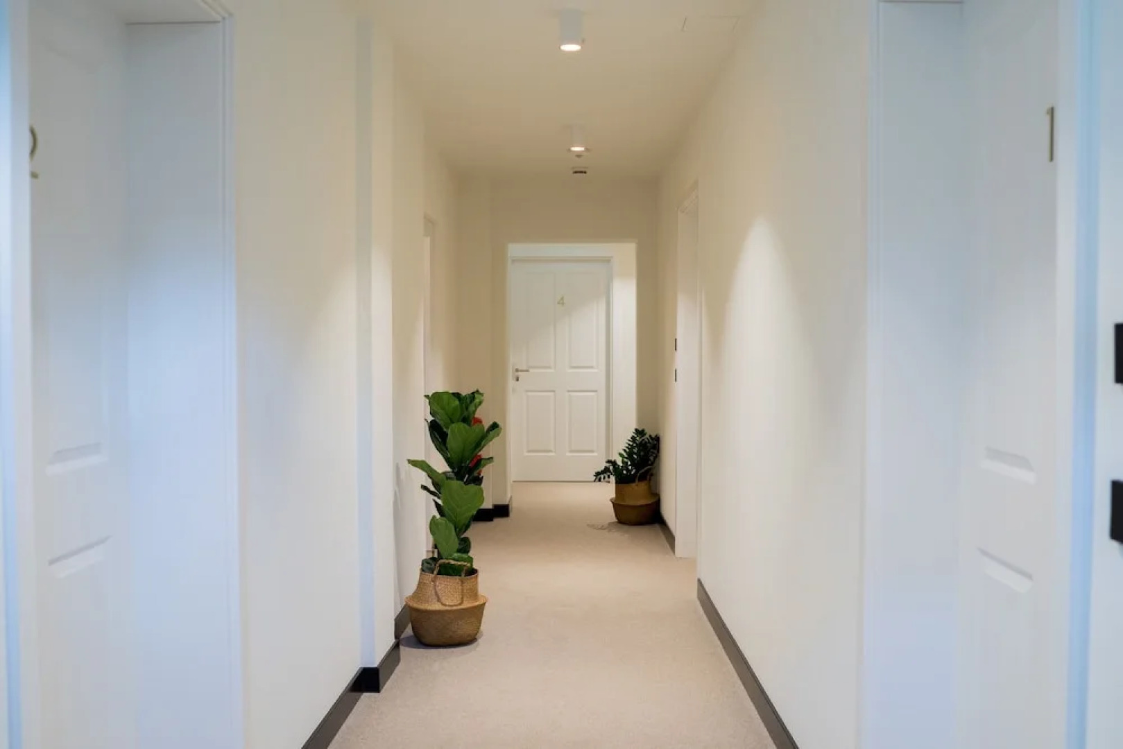 Bob W Munich Airport - Peterhof