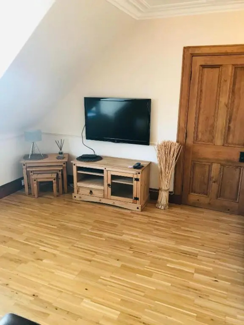 Attractive Town Centre Flat