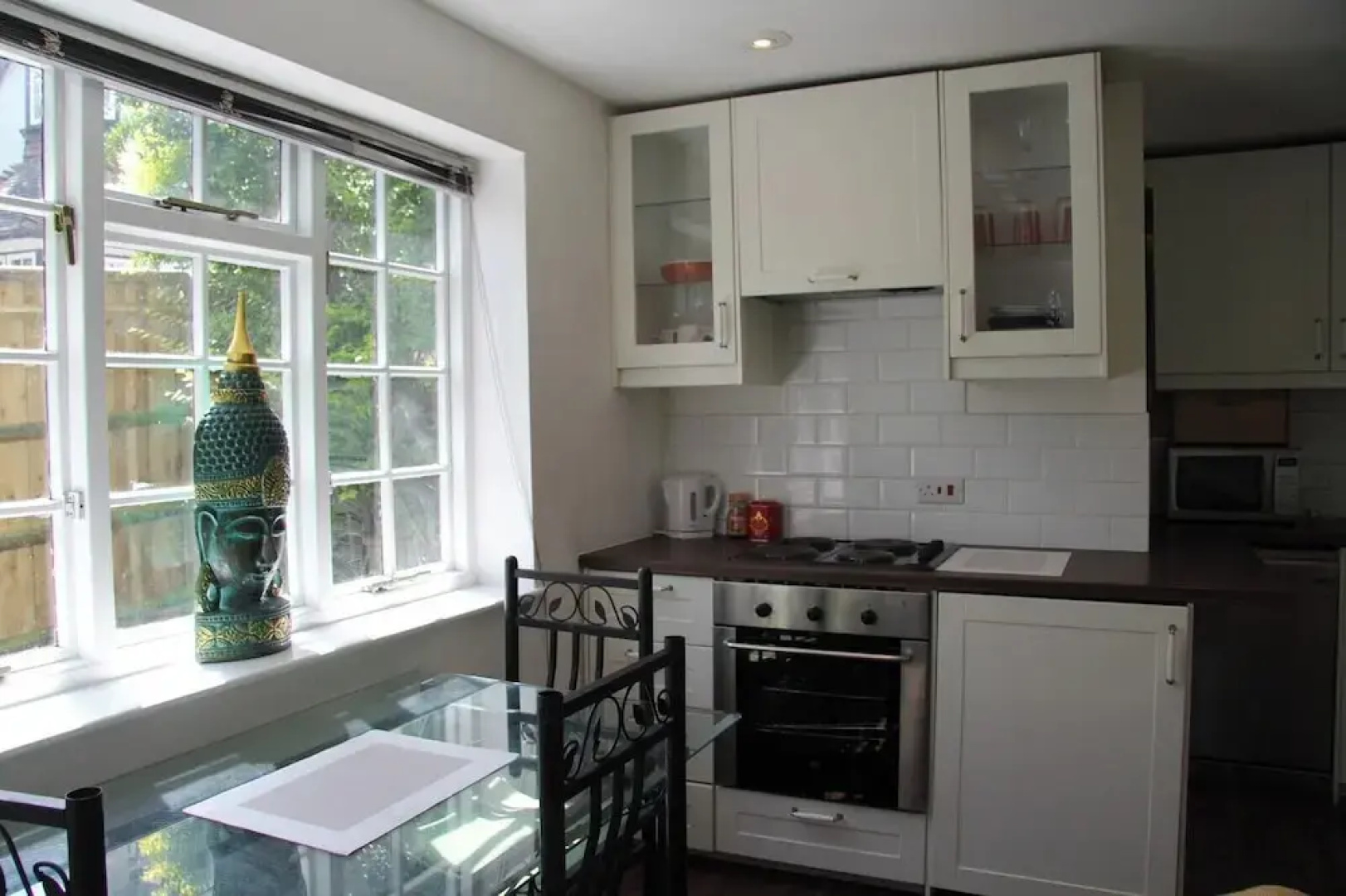 Woodlands Cozy Cottage in Gerrards Cross, Sleeps 2