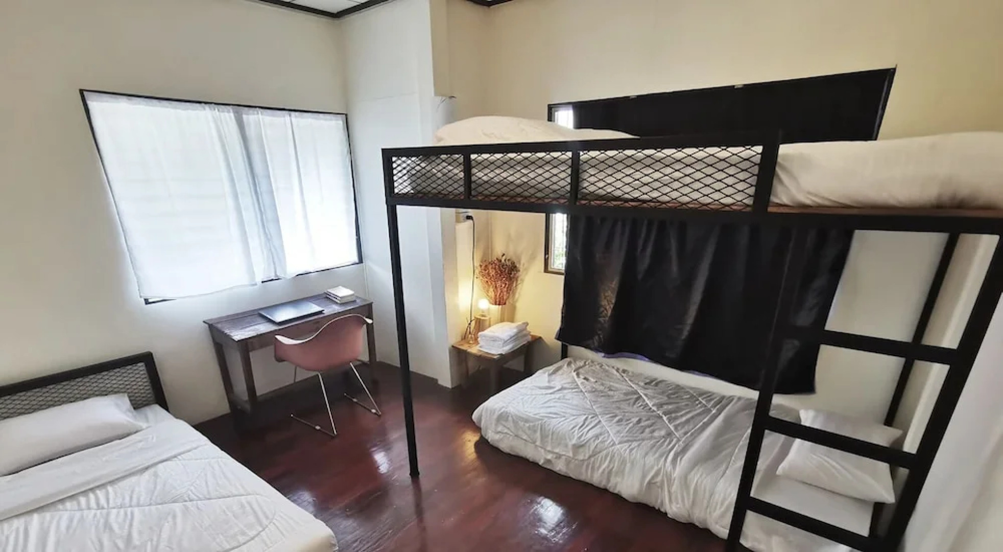 ATOM Poshtel - Hostel