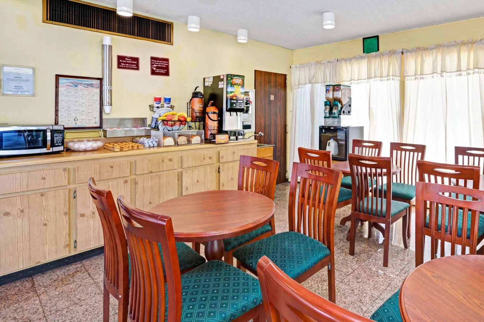 Howard Johnson Express Inn - Claremont