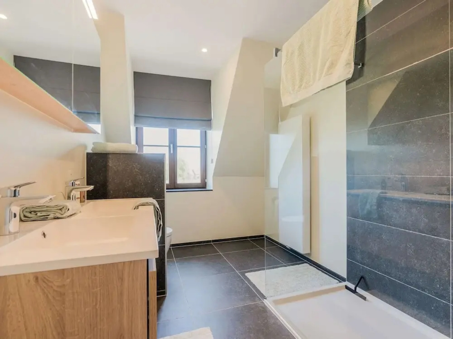 Chic Villa in Comines-warneton With Garden