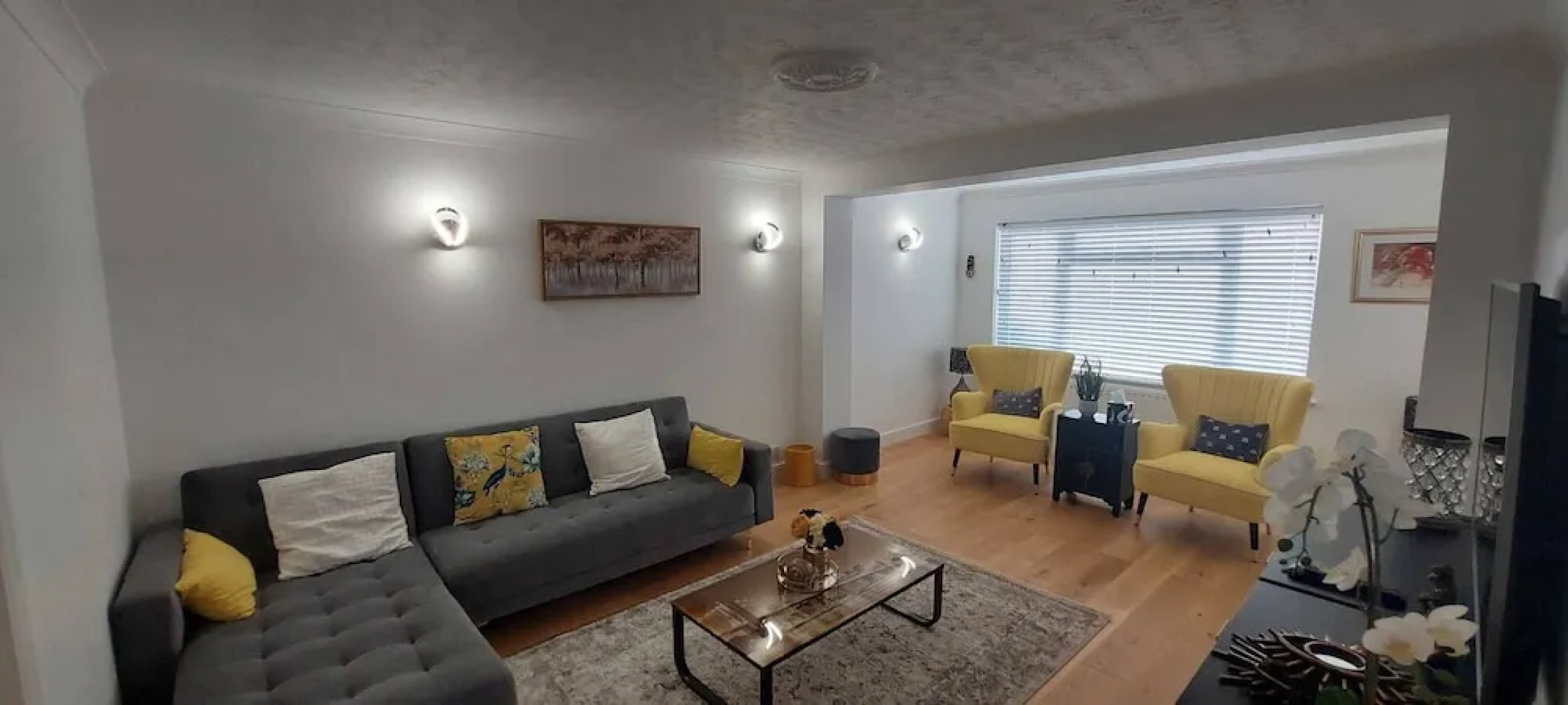 Luxury 5 Bedroom 2 BA House with Parking