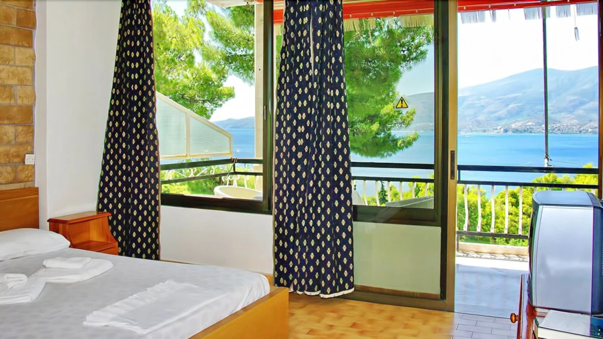 Lions2 Studios and Apartments