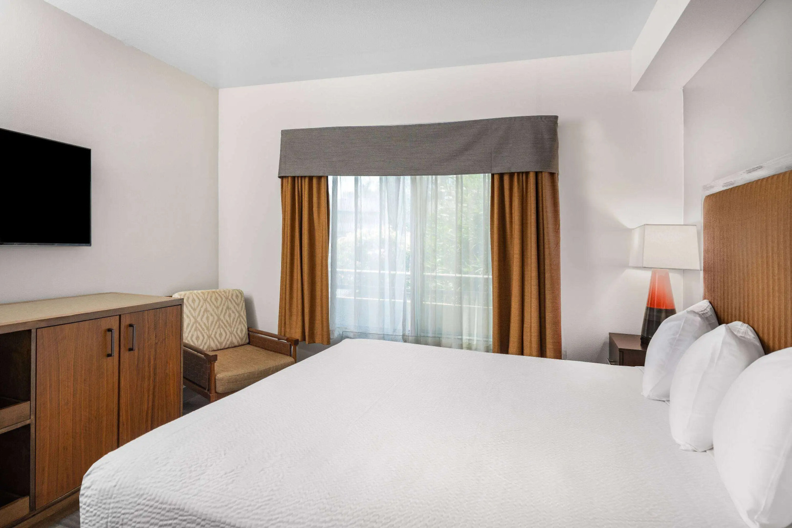 Ramada by Wyndham Bakersfield North