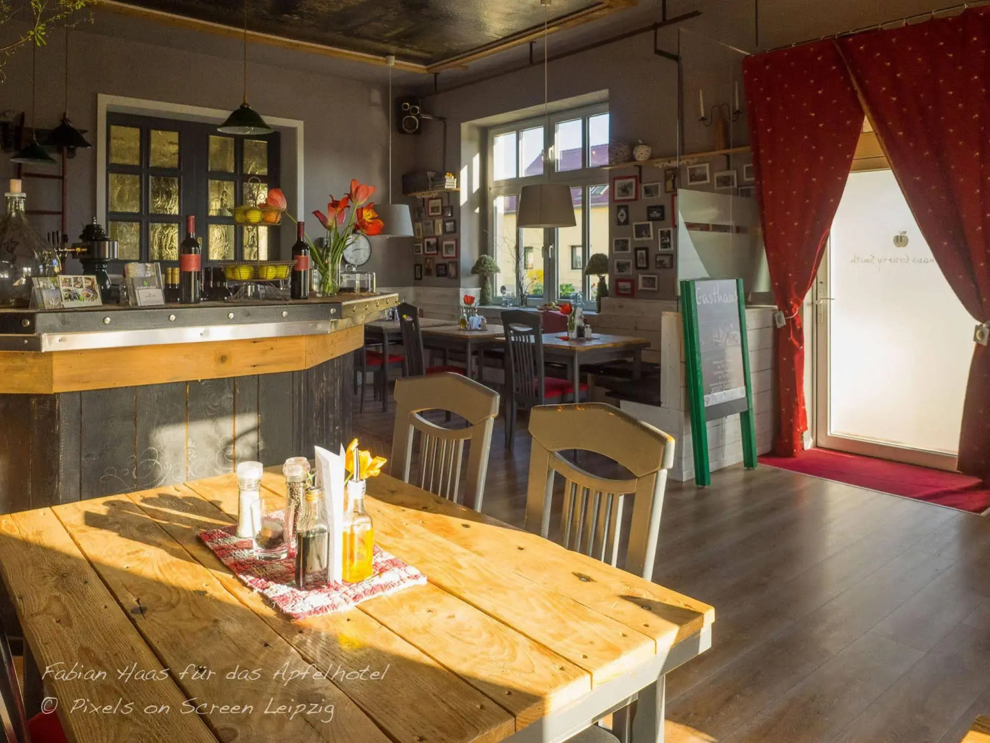 Apfelhotel mit Streusel