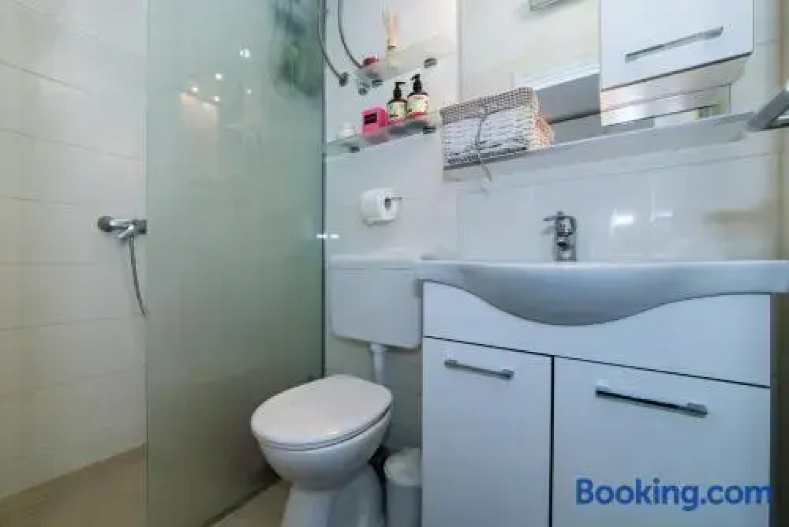 Family friendly apartment, great for children, huge yard and lots of toys