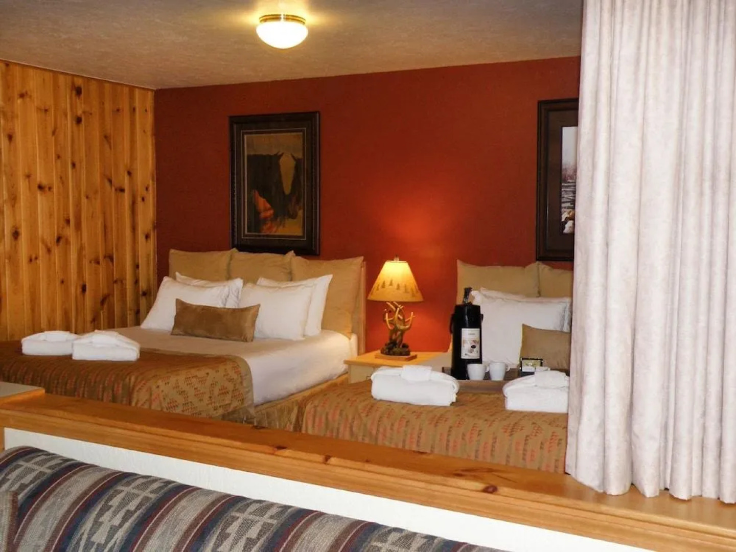 The River's Edge Motel Lodge & Resort