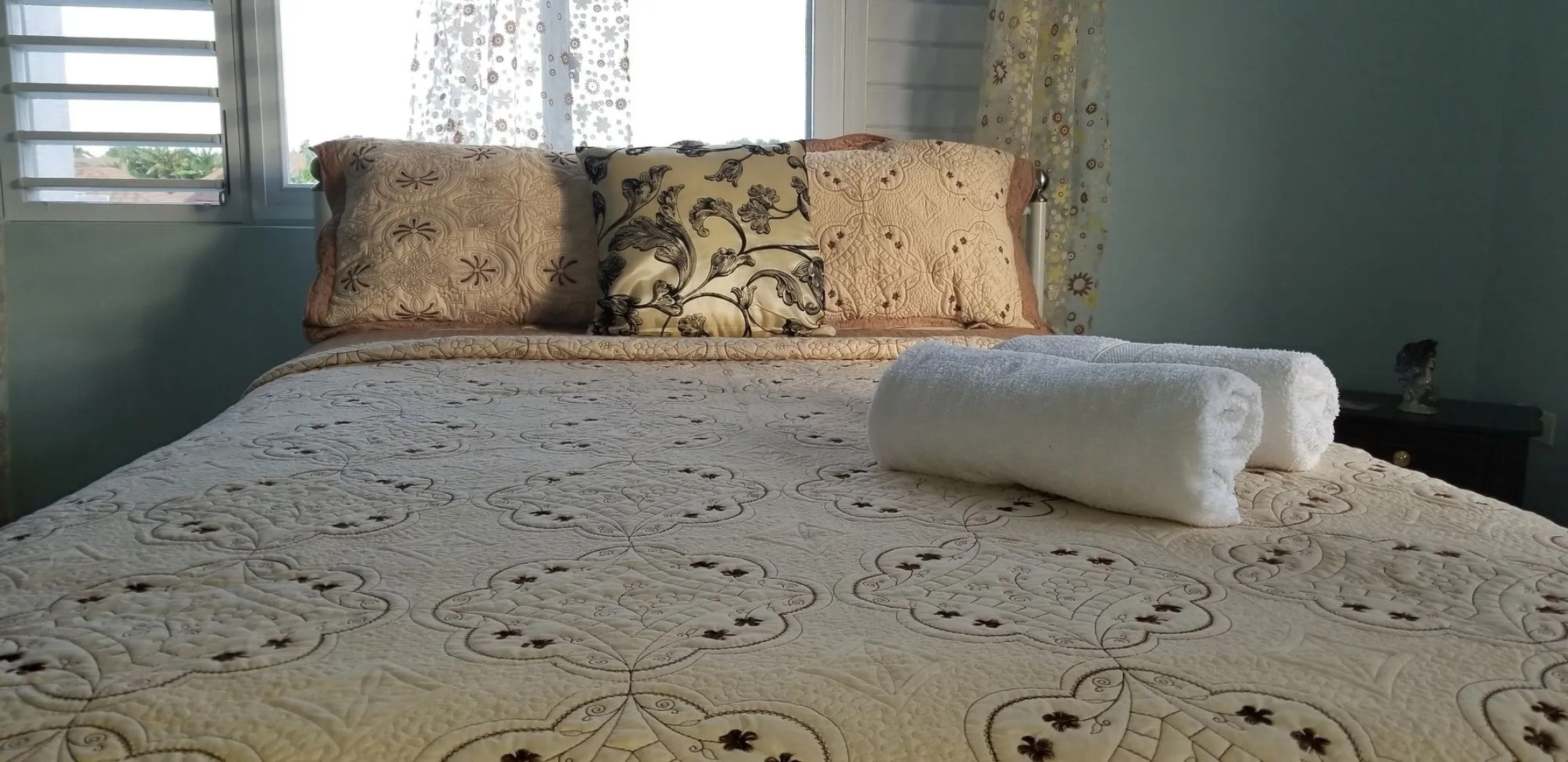 Oceanic View Apartment at Fern Court