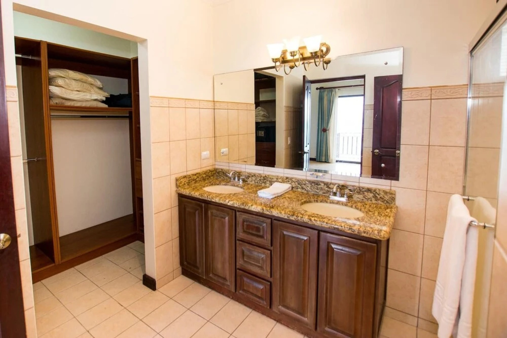 Luxury 3 bedroom condo with ocean view and private balcony