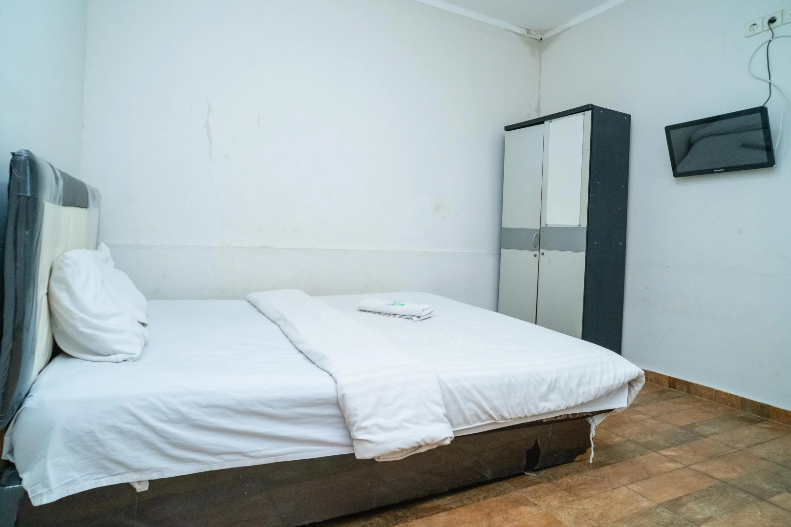 77 Guest House Serpong RedPartner