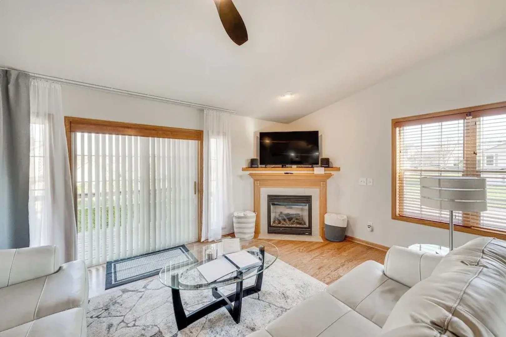 Luxury 'prairie Retreat': 5 Min From Madison!